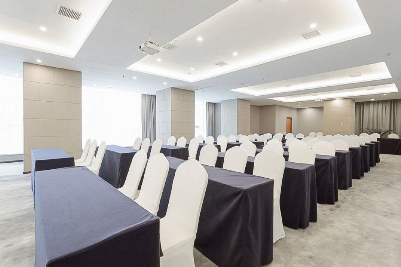 Отель Fairfield By Marriott Xi'An North Station Экстерьер фото