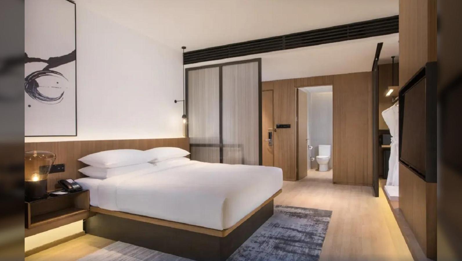 Отель Fairfield By Marriott Xi'An North Station Экстерьер фото